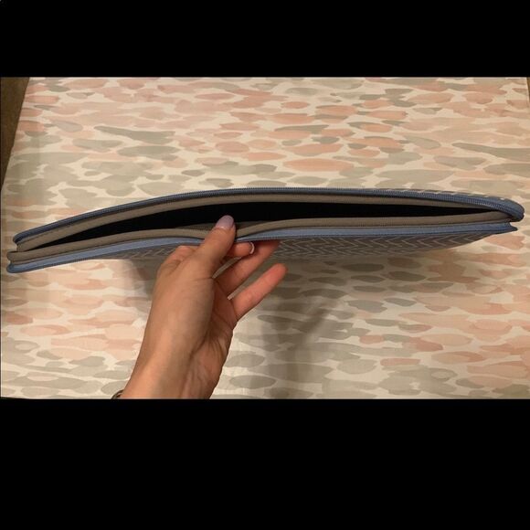 15-16” Laptop Sleeve - chevron pattern - double zipper - Picture 7 of 9